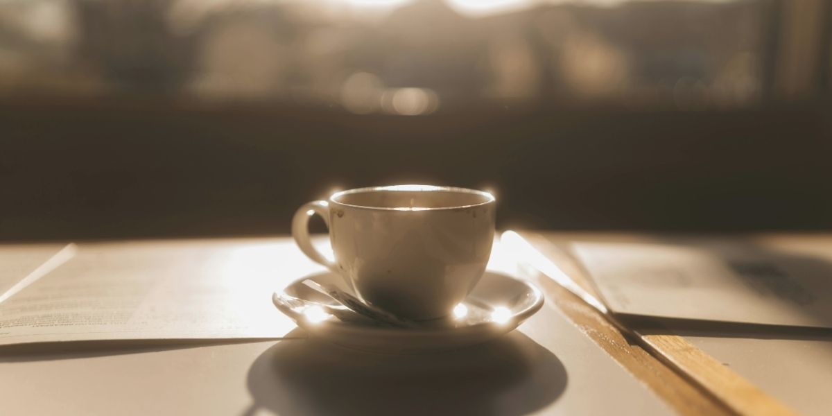 コーヒーカップ。ほっとするひとときの象徴として。