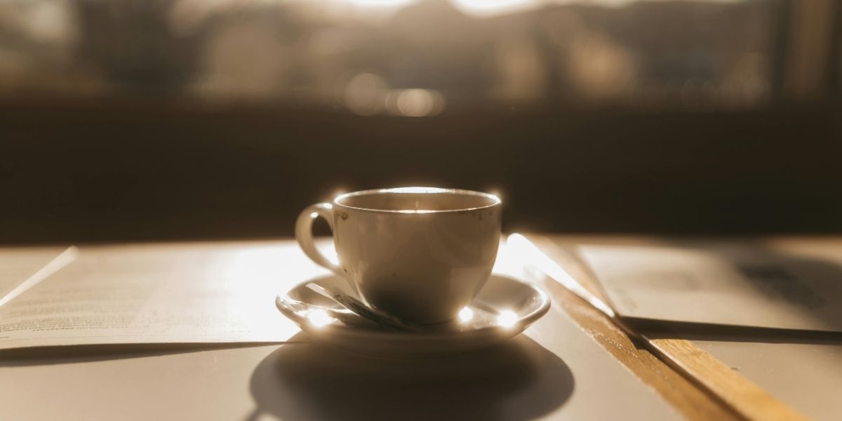 コーヒーカップ。ほっとするひとときの象徴として。